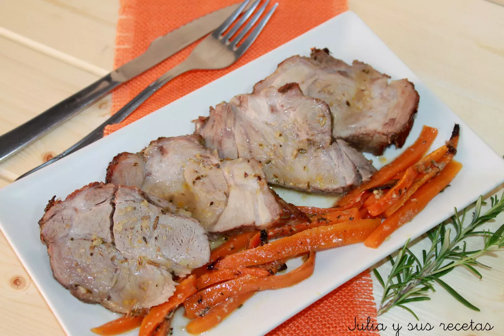 Aguja de cerdo al horno con zanahorias - Receta Petitchef