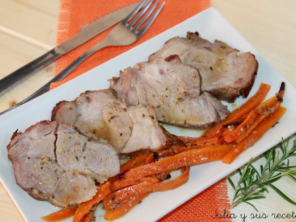 Aguja de cerdo al horno con zanahorias - Receta Petitchef