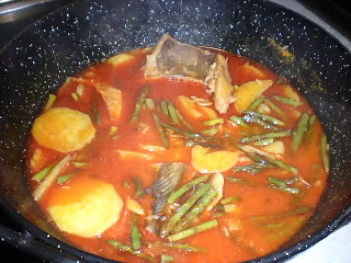 Ajo de patata con bacalao y espárragos trigueros - foto 2