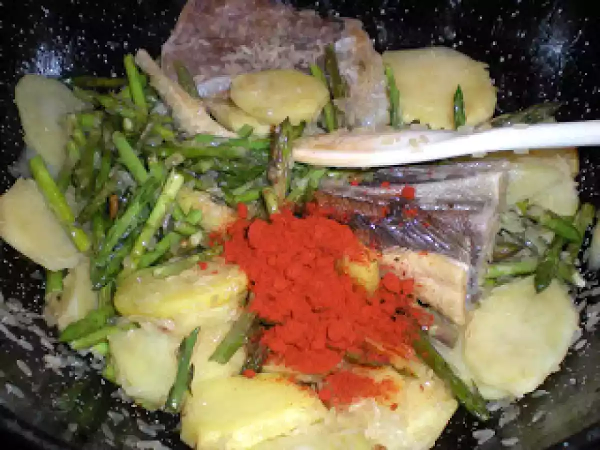 Ajo de patata con bacalao y espárragos trigueros - foto 3