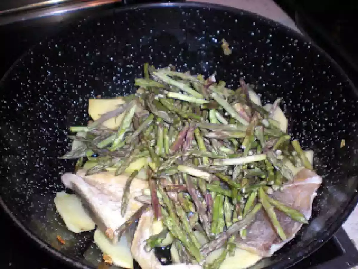 Ajo de patata con bacalao y espárragos trigueros - foto 5