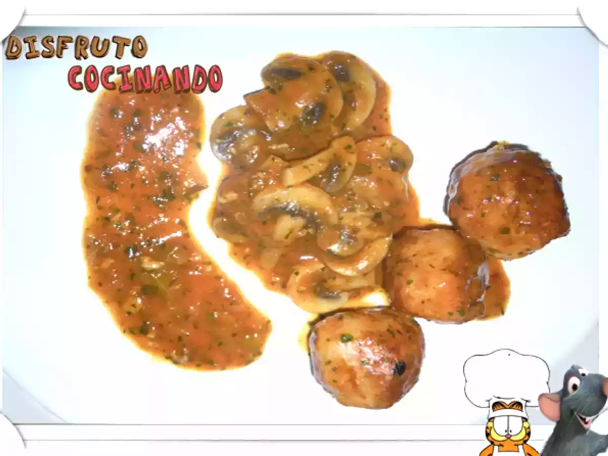 Albóndigas con champiñones en salsa manzana