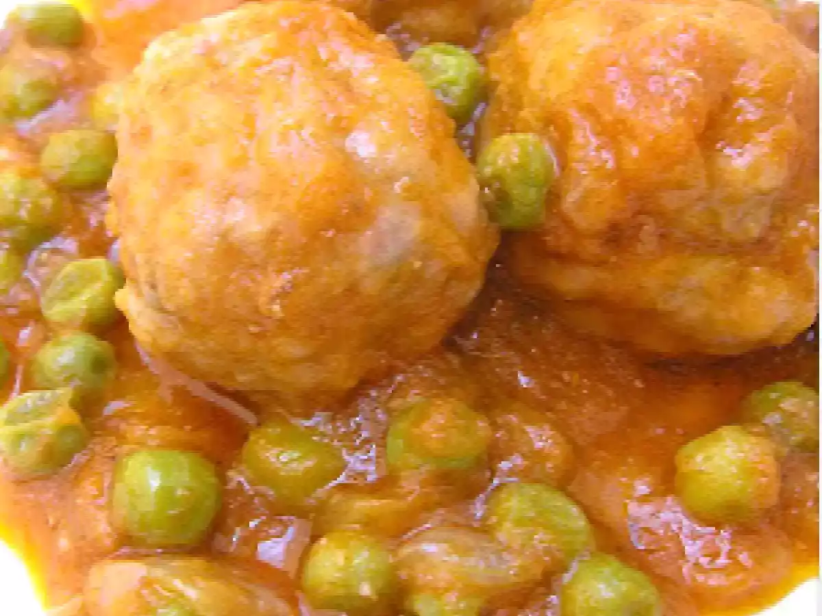 Albóndigas con guisantes