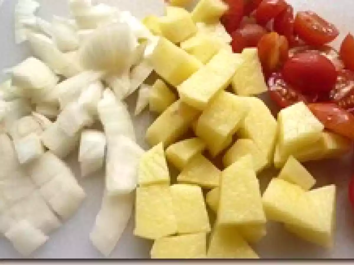 Albóndigas con papas y tomates - foto 2