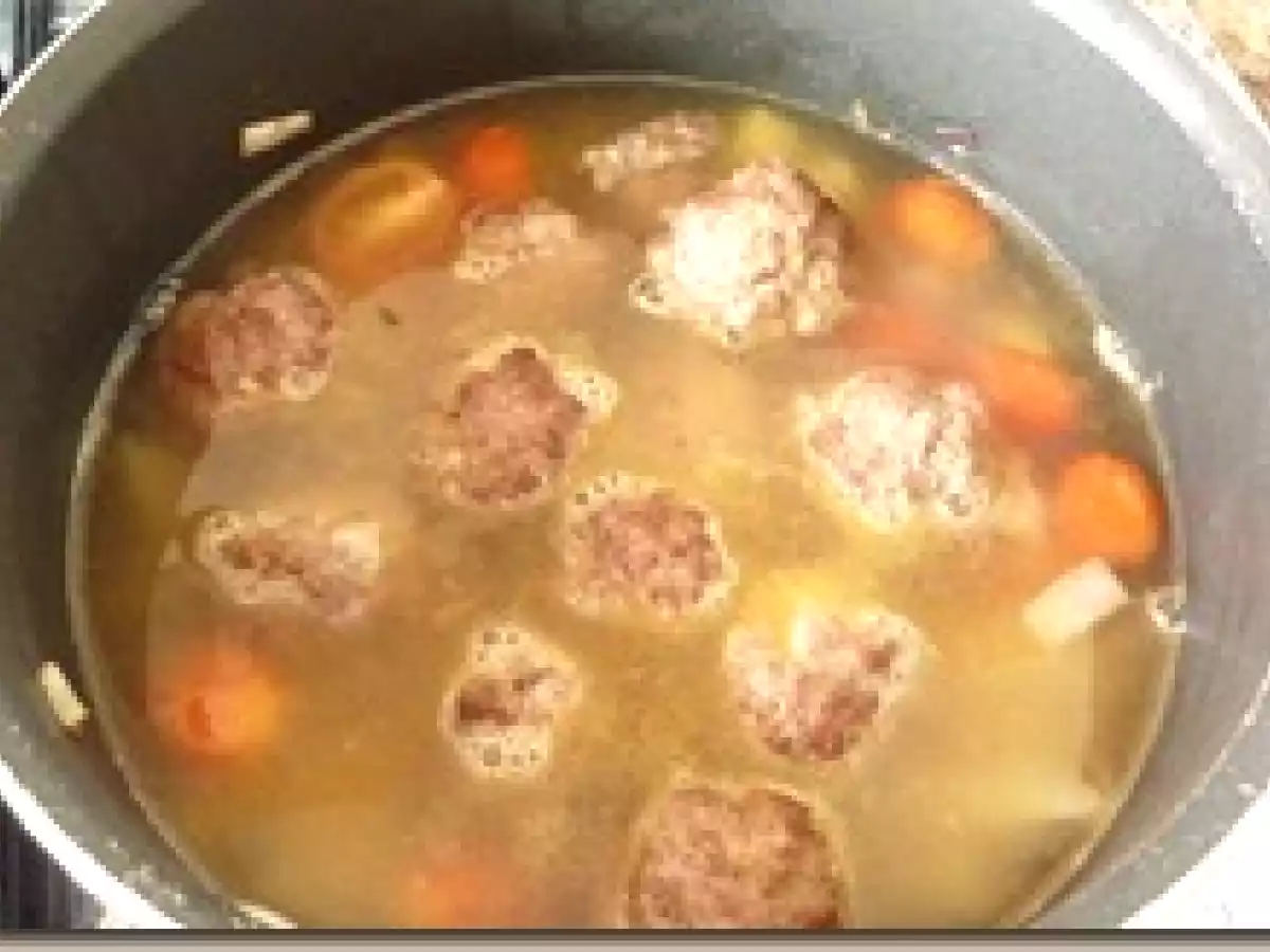 Albóndigas con papas y tomates - foto 4