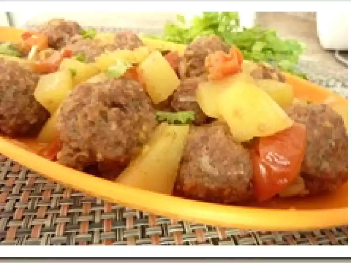 Albóndigas con papas y tomates - foto 5