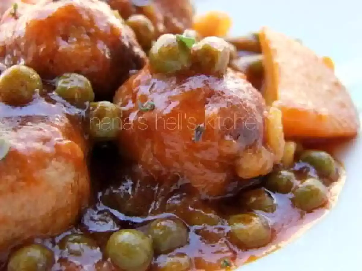 Albóndigas con patatas y salsa de guisantes - foto 2