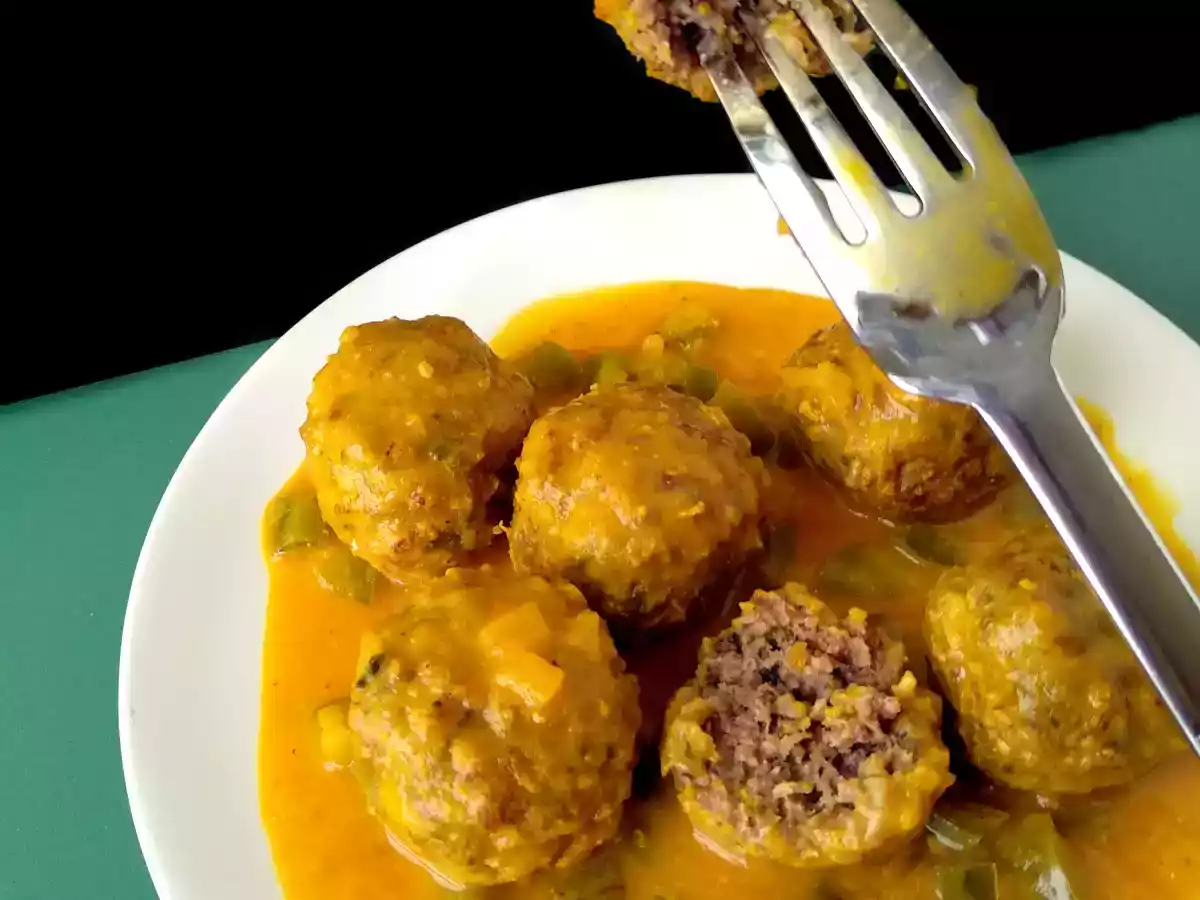 Albóndigas con pimiento en salsa {Receta de mi madre} - foto 2