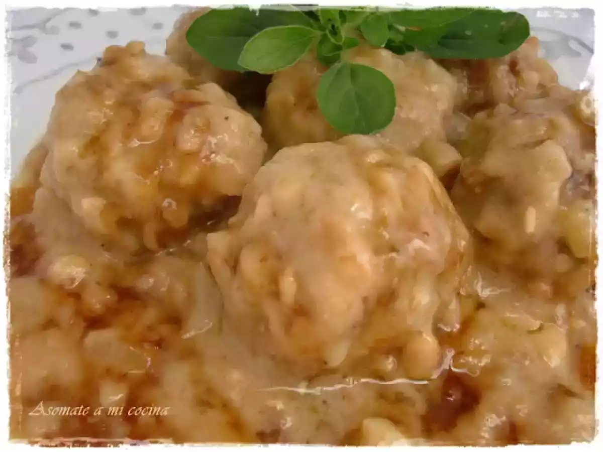 Albóndigas con piñones en salsa de queso y membrillo - foto 2