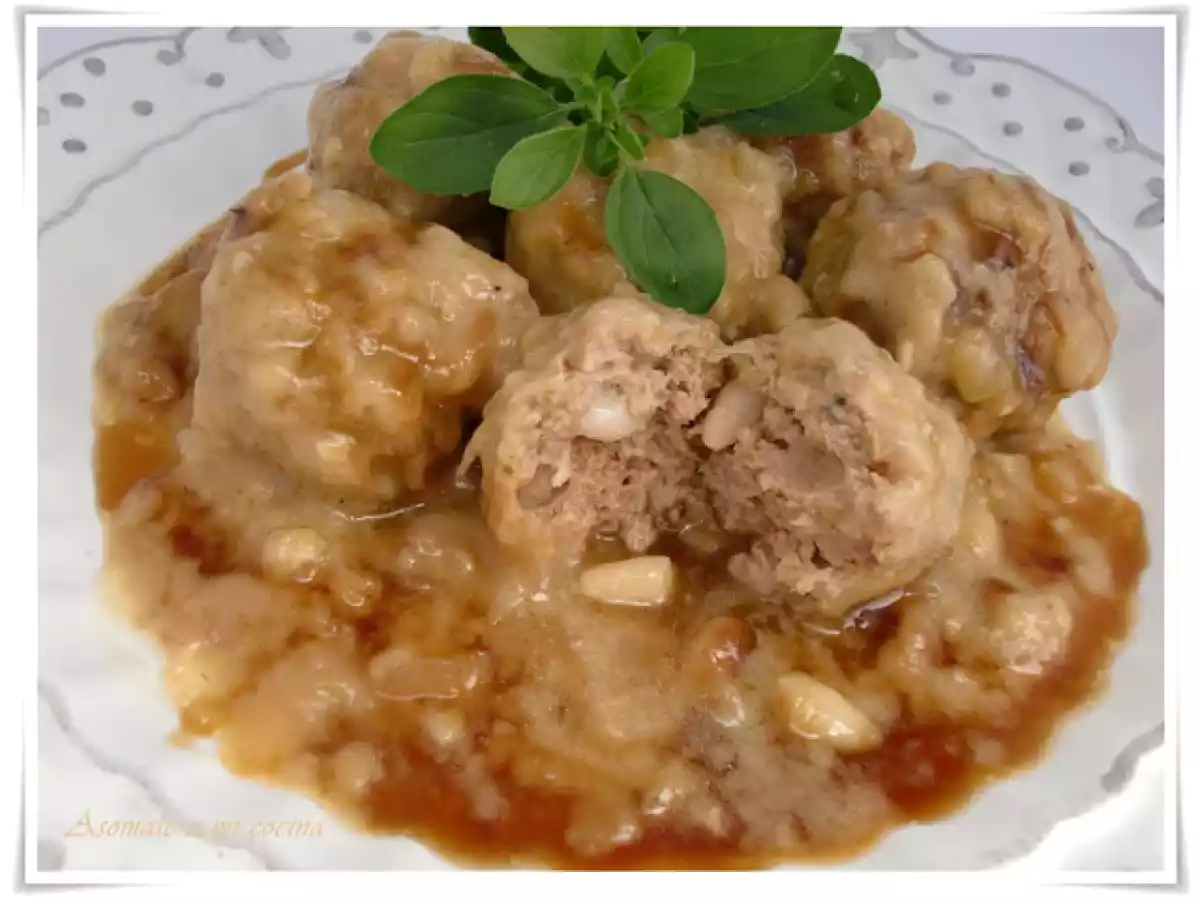 Albóndigas con piñones en salsa de queso y membrillo - foto 3