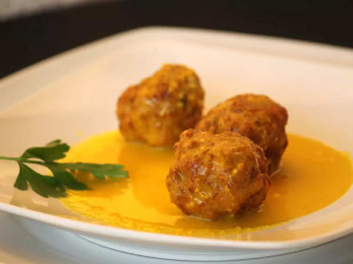 ALBÓNDIGAS CON SALSA DE ALMENDRAS