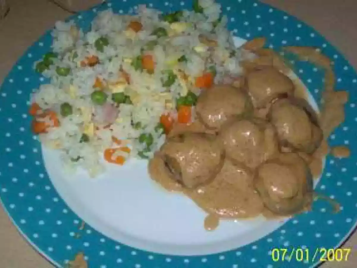 ALBONDIGAS CON SALSA DE QUESO Y NATA