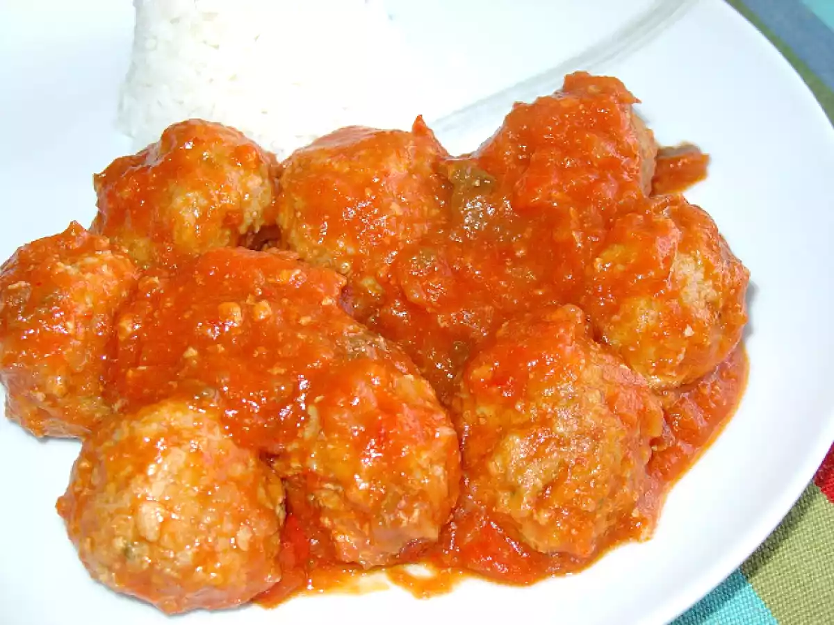 Albóndigas con tomate al vapor