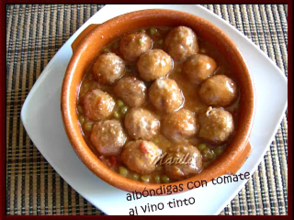 ALBÓNDIGAS CON TOMATE AL VINO TINTO