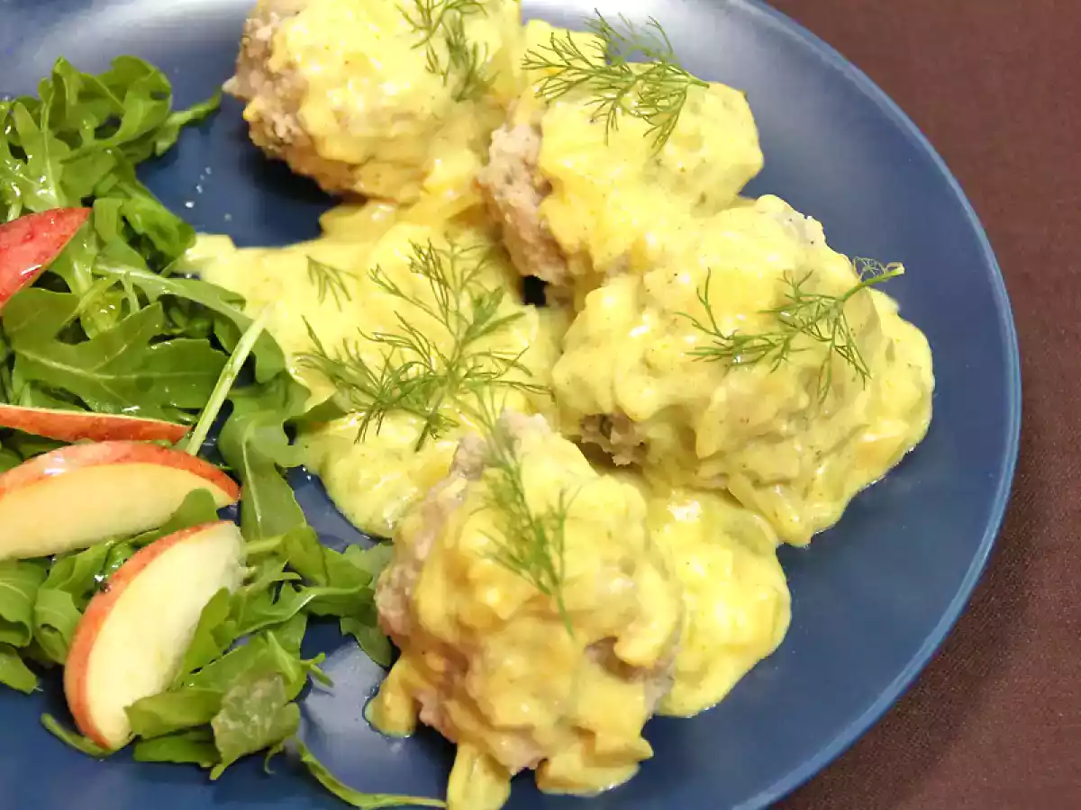 Albóndigas danesas con manzana y curry