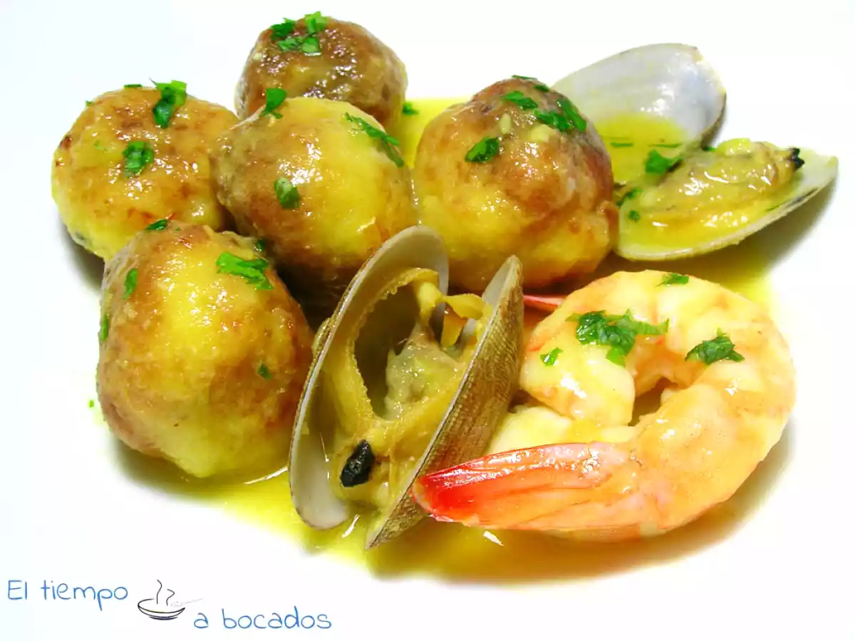 Albóndigas de bacalao con almejas