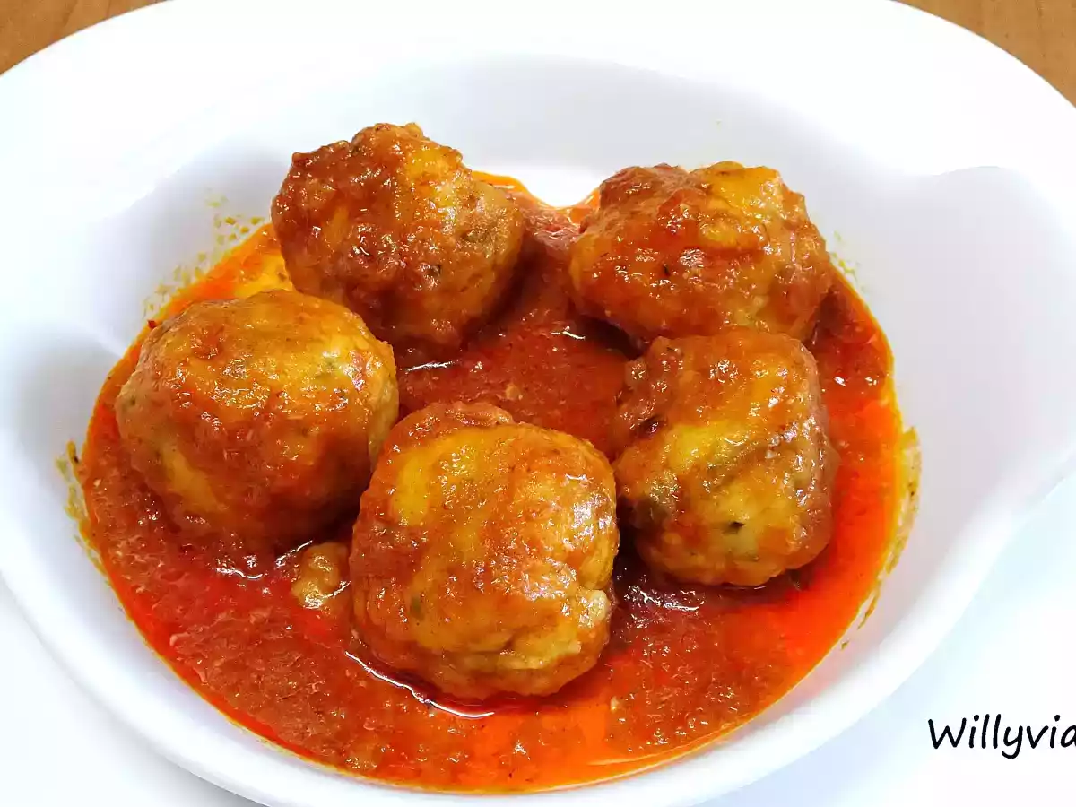 Albóndigas de bacalao con salsa vizcaína