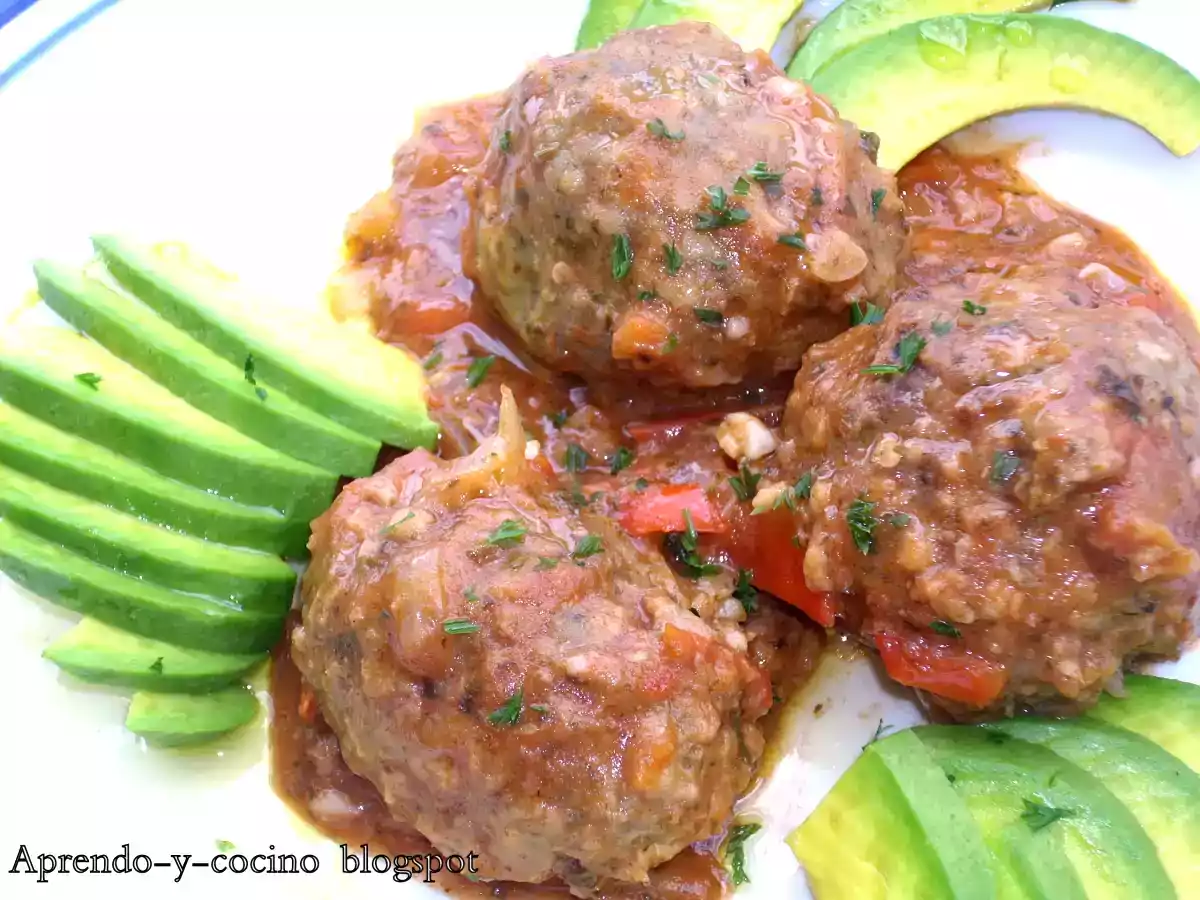 Albóndigas de berenjenas y salsa de tomate al estilo Cocco