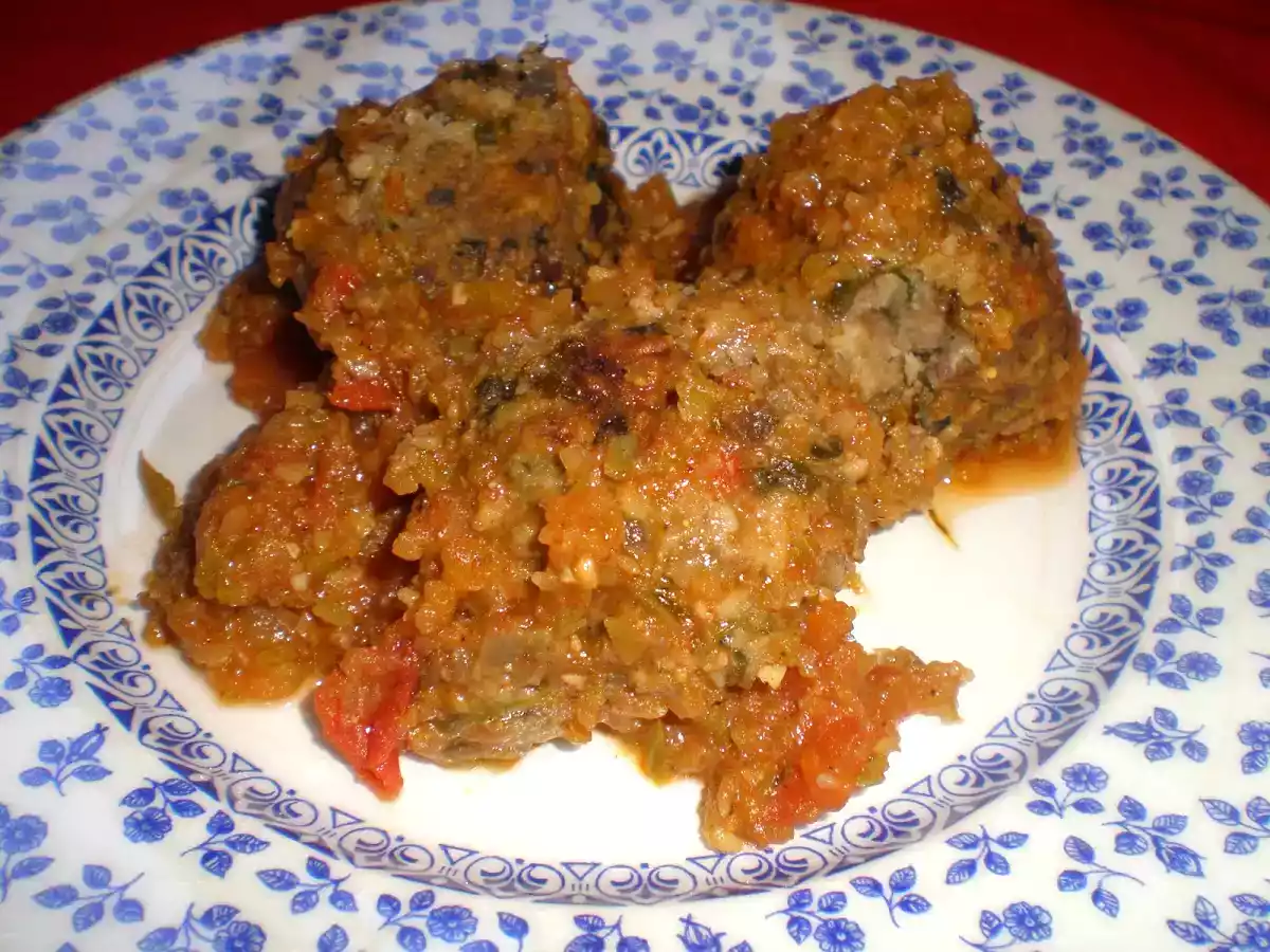 Albóndigas de berenjenas y salsa de tomate especiada - foto 2