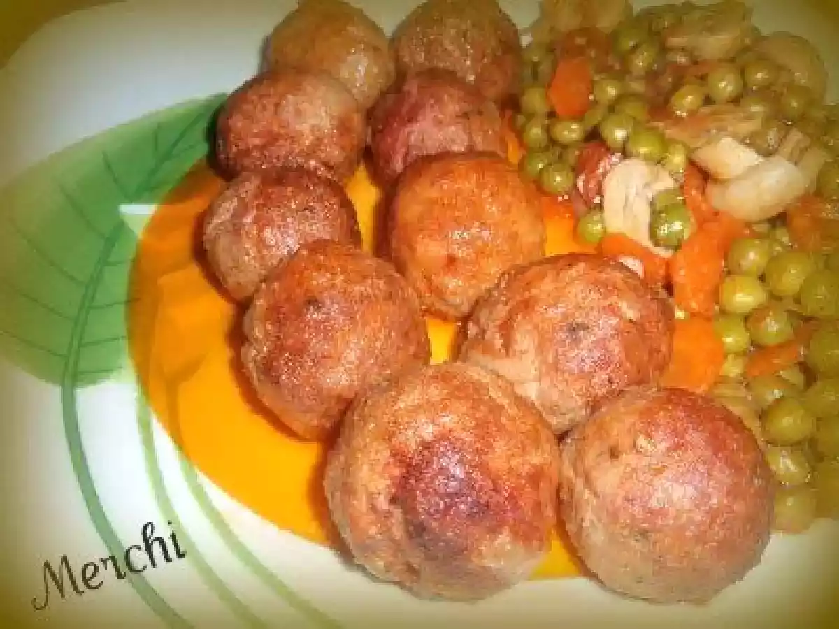 Albóndigas de carne con guarnición de verduras