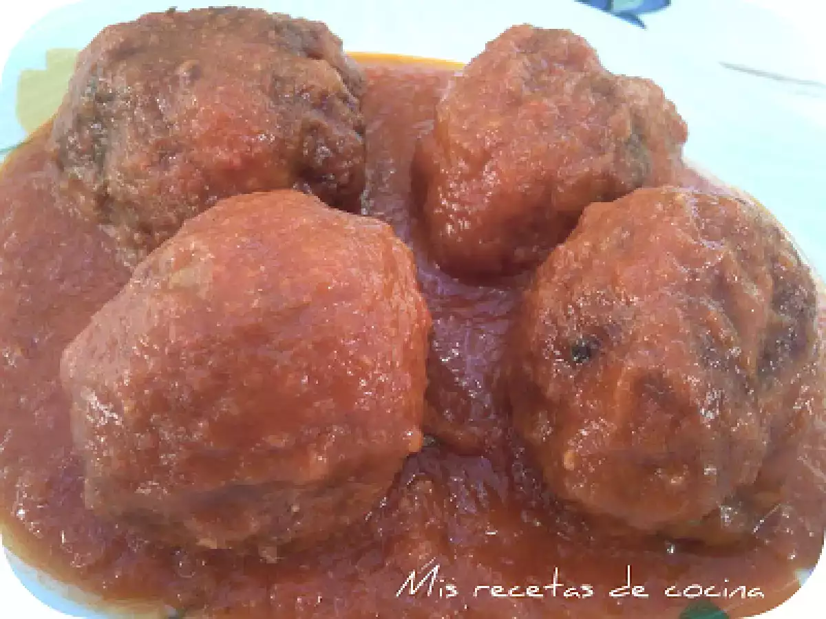 Albóndigas de cazón con tomate