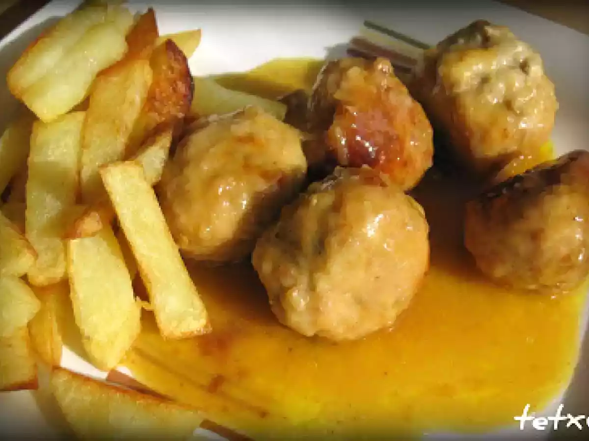 Albóndigas de Cerdo y Champiñónes Rellenas Y en Salsa de Cebolla (fussioncook)