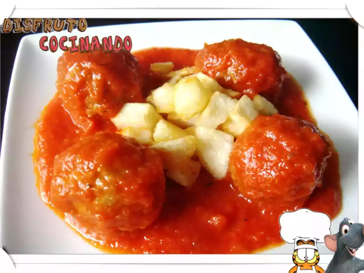 Albóndigas de espinacas y calabacín en salsa