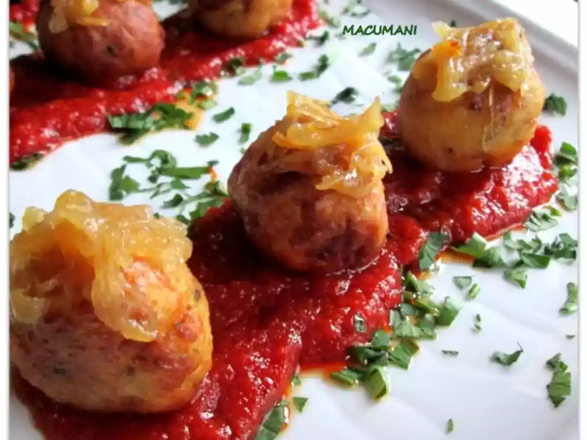 Albondigas de merluza con cebolla caramelizada