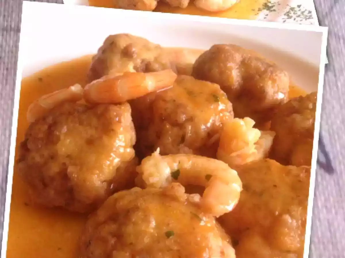 Albóndigas de merluza con langostinos