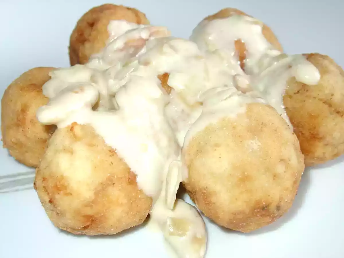 Albóndigas de merluza con salsa de almendras