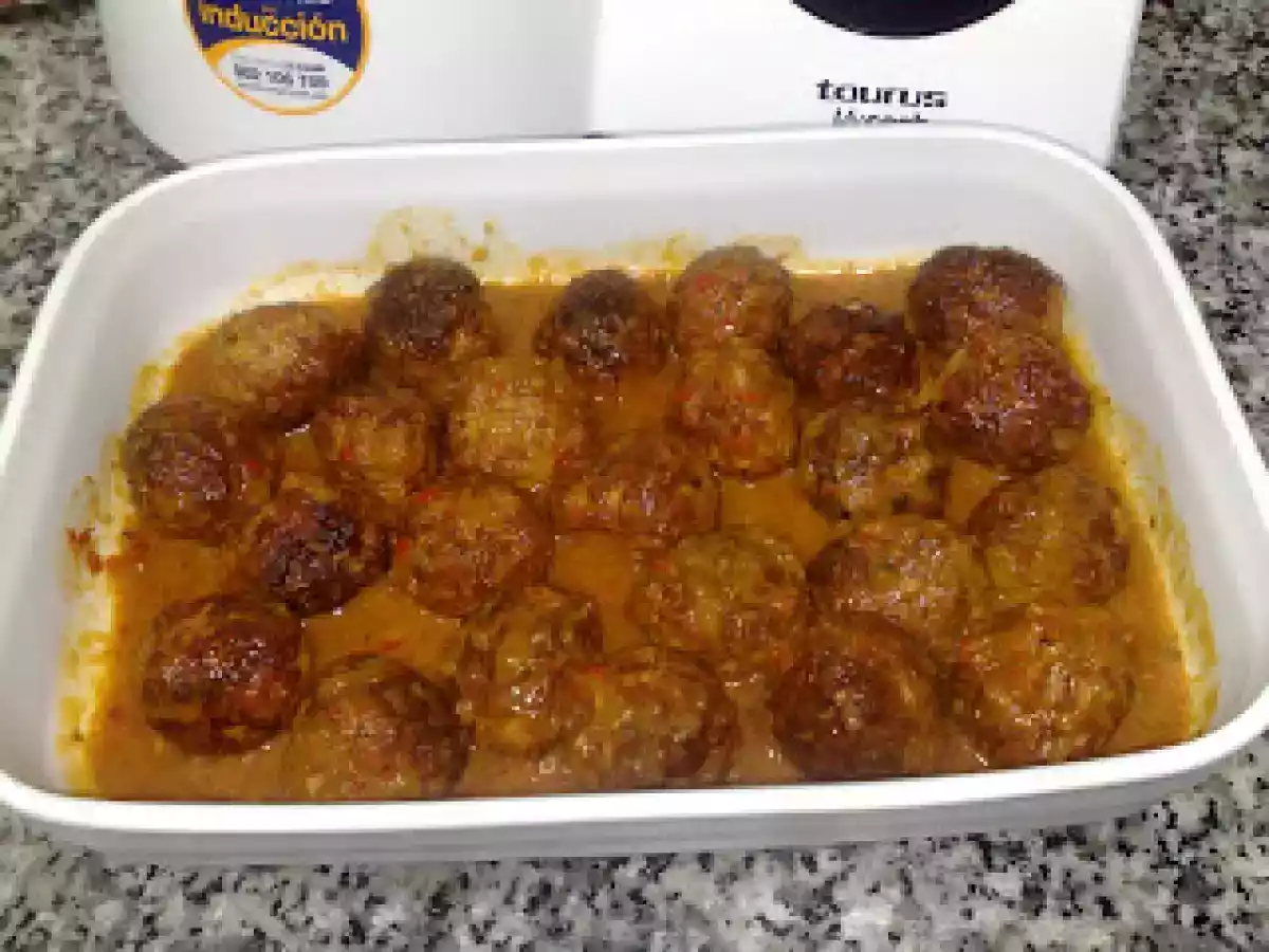Albondigas de pavo y pollo con salsa