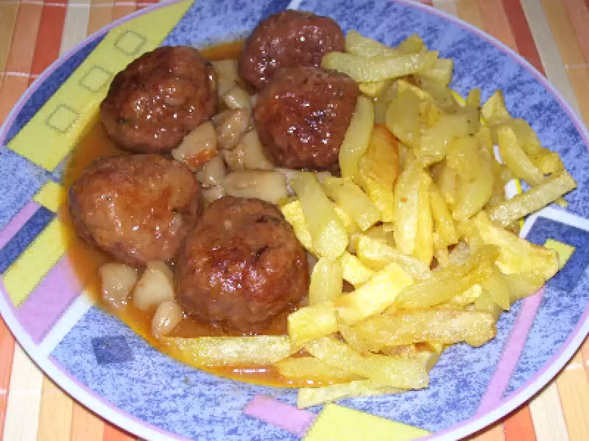 ALBÓNDIGAS DE PESCADO EN SALSA CON SEPIA