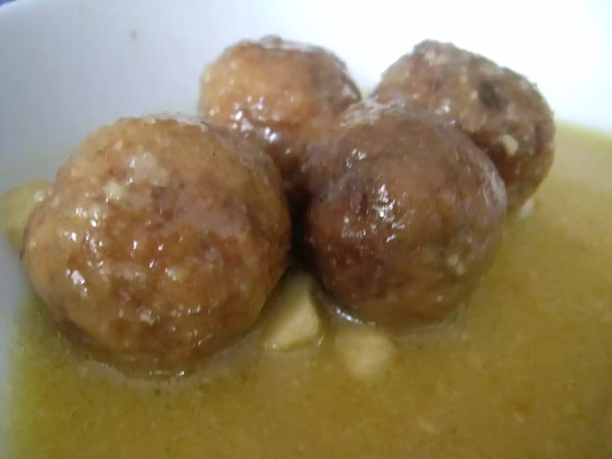 Albondigas de soja en salsa de almendras