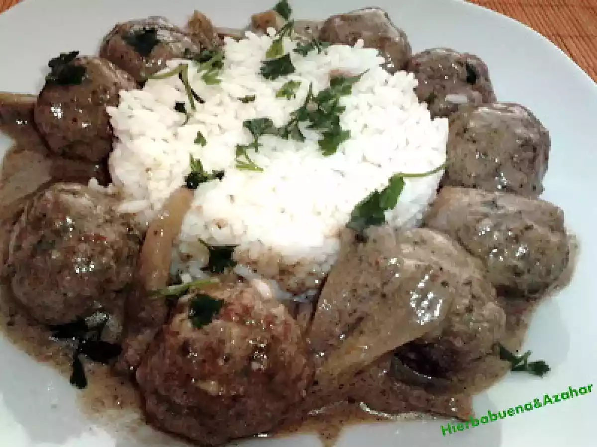 ALBONDIGAS DE TERNERA AL HORNO, EN SALSA GARAN MASALA