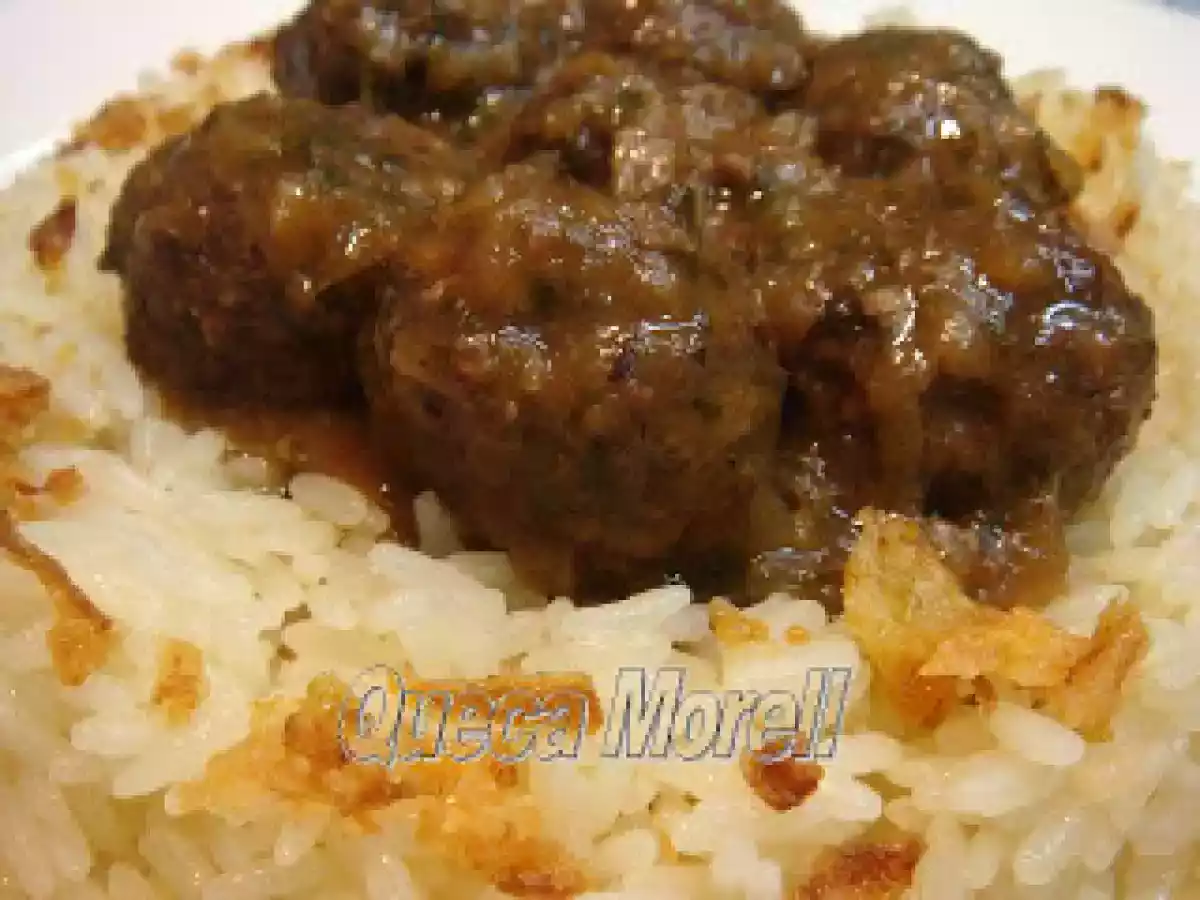 ALBONDIGAS DE TERNERA CON CEBOLLA FRITA DE IKEA