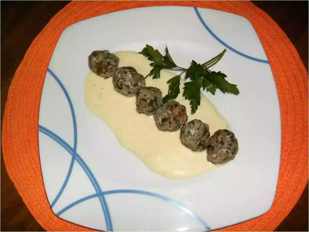 ALBONDIGAS DE TERNERA CON ESPINACAS AL HORNO