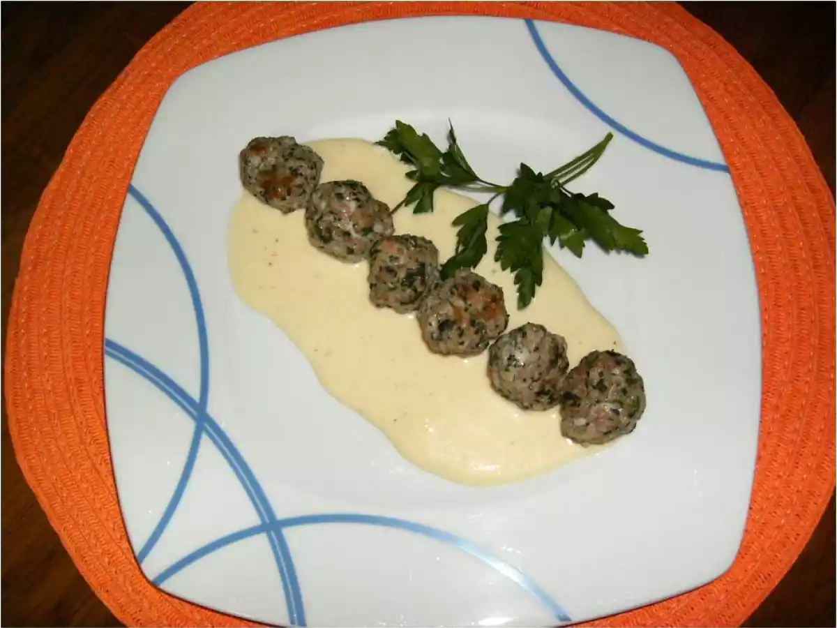ALBONDIGAS DE TERNERA CON ESPINACAS AL HORNO - foto 2