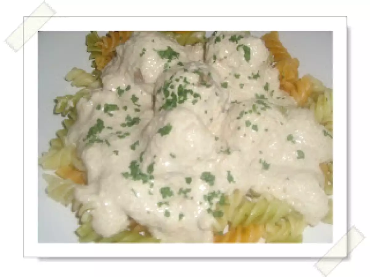 Albóndigas En Salsa Ce Champiñones Y Nueces