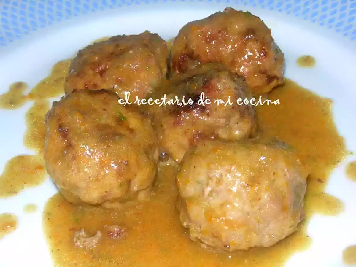 ALBONDIGAS EN SALSA DE PIMIENTOS VERDES