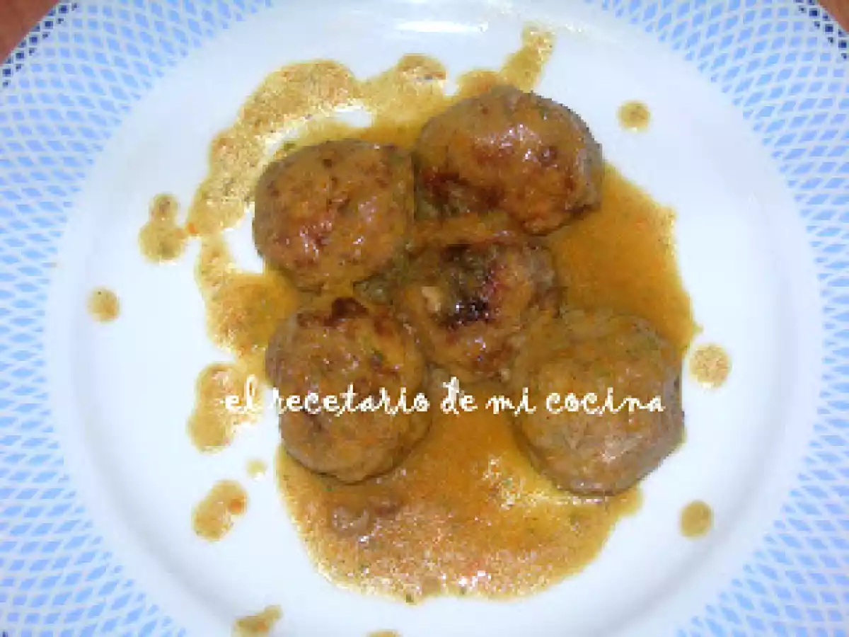 ALBONDIGAS EN SALSA DE PIMIENTOS VERDES - foto 2
