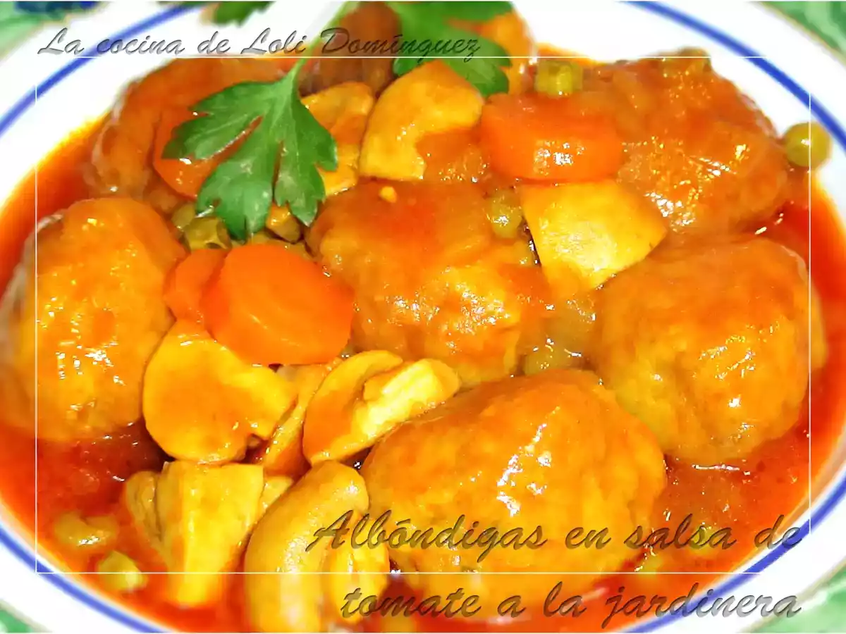 Albóndigas en salsa de tomate a la jardinera