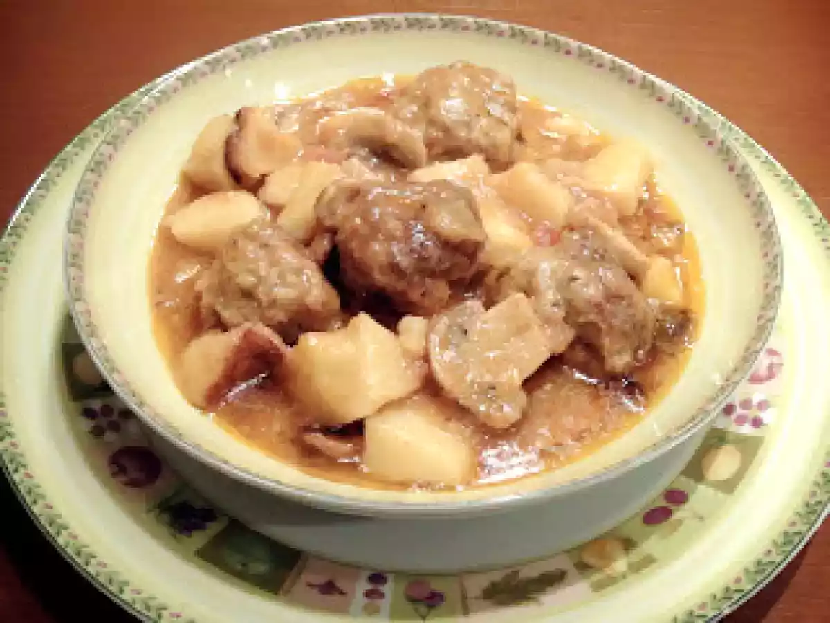 Albóndigas guisadas con patatas