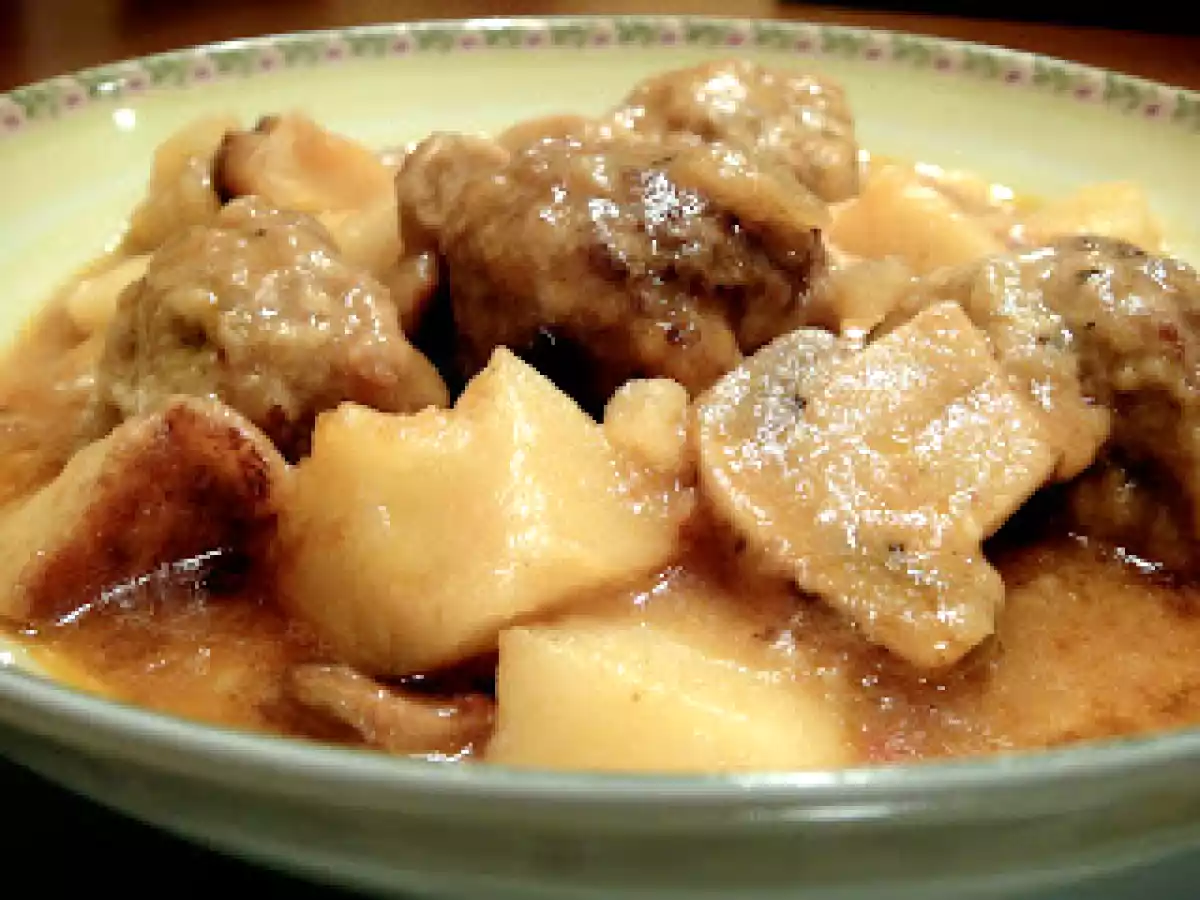 Albóndigas guisadas con patatas - foto 2