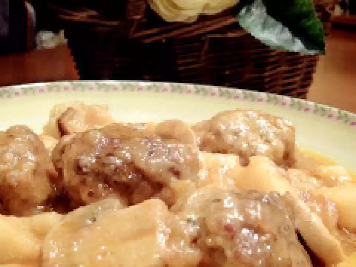Albóndigas guisadas con patatas - foto 3