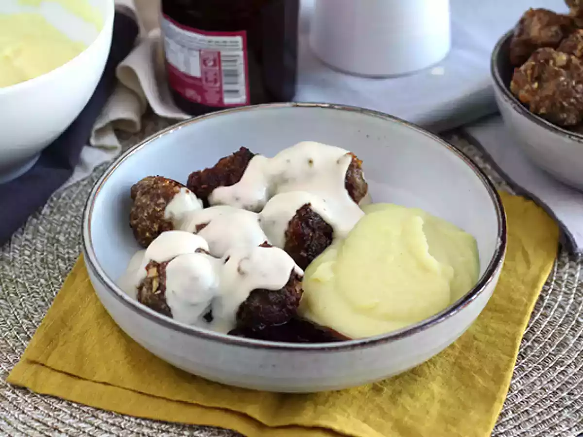 Albóndigas ikea con salsa blanca
