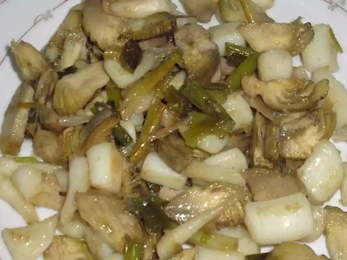 ALCACHOFAS CON AJETES Y SEPIA - foto 2