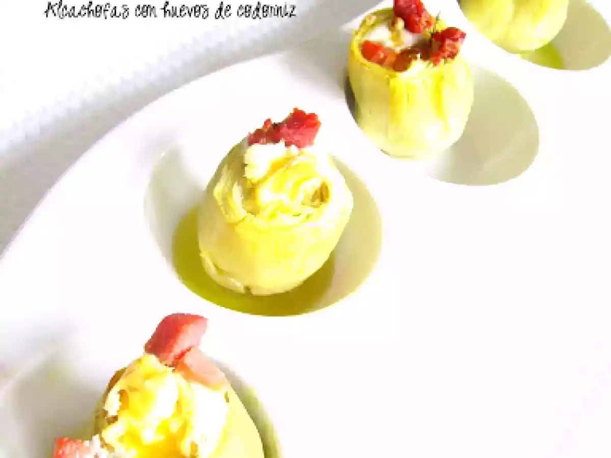 Alcachofas con huevos de codorniz