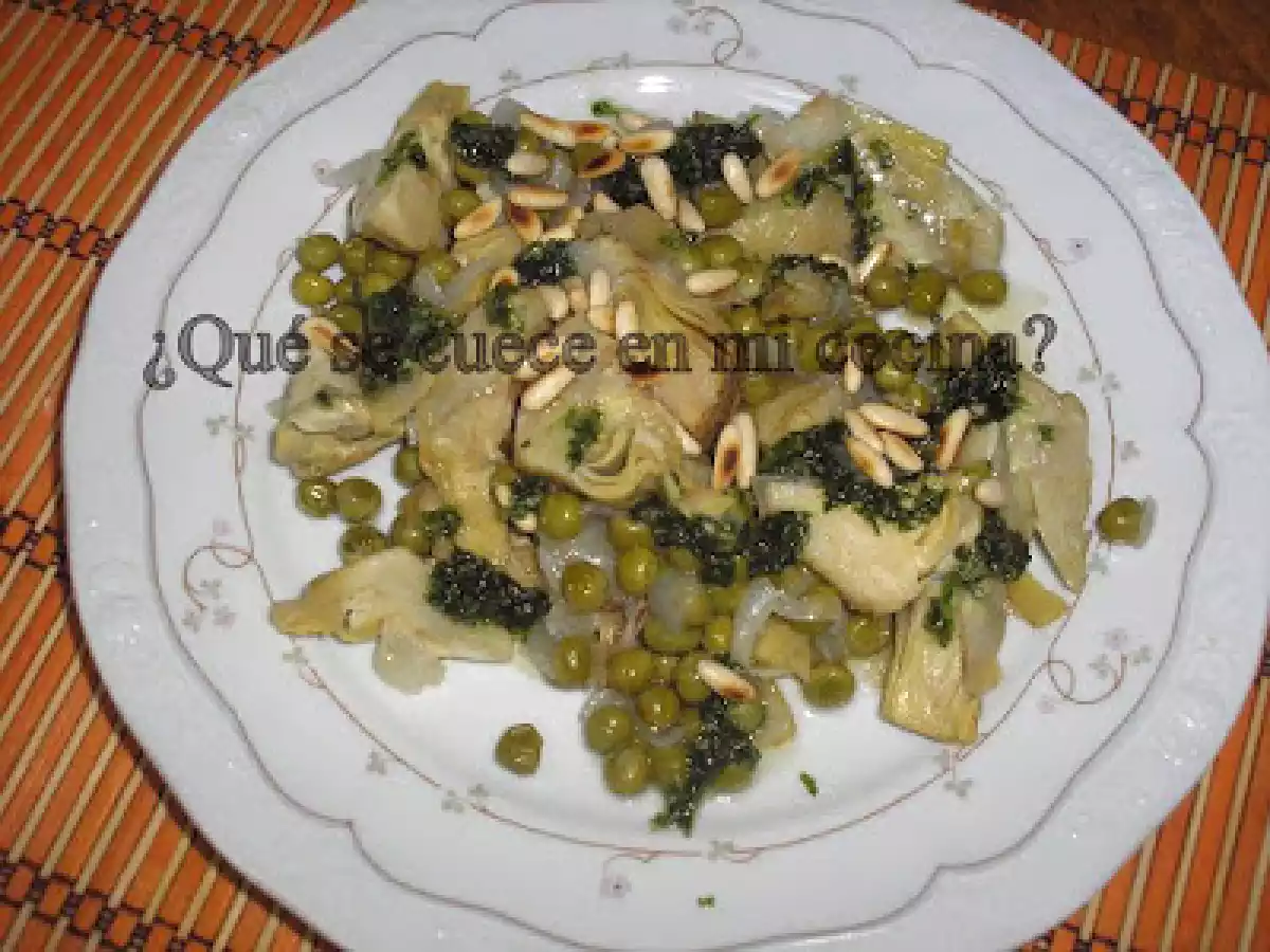 ALCACHOFAS CON PIÑONES.