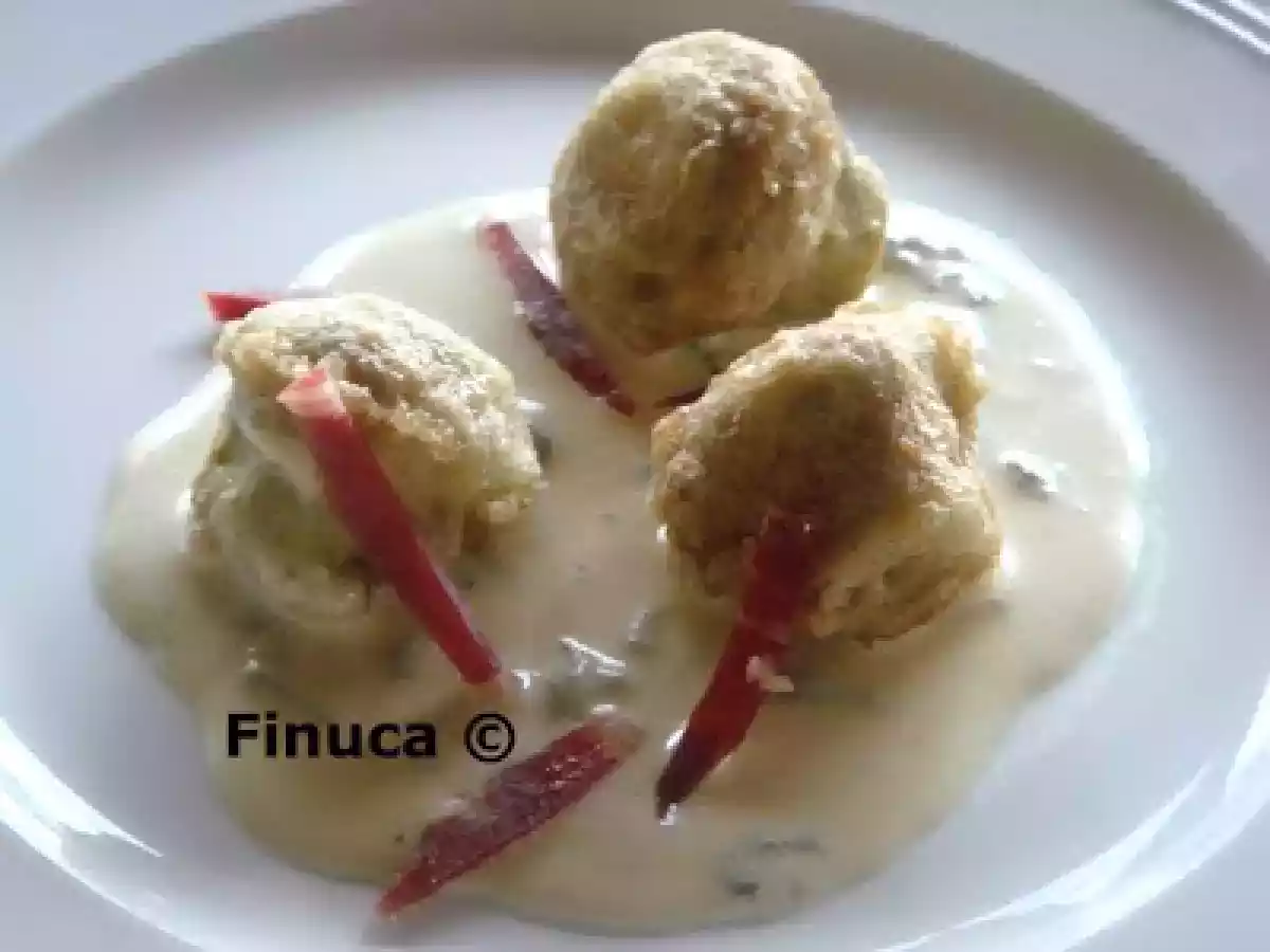 Alcachofas rebozadas con salsa de queso