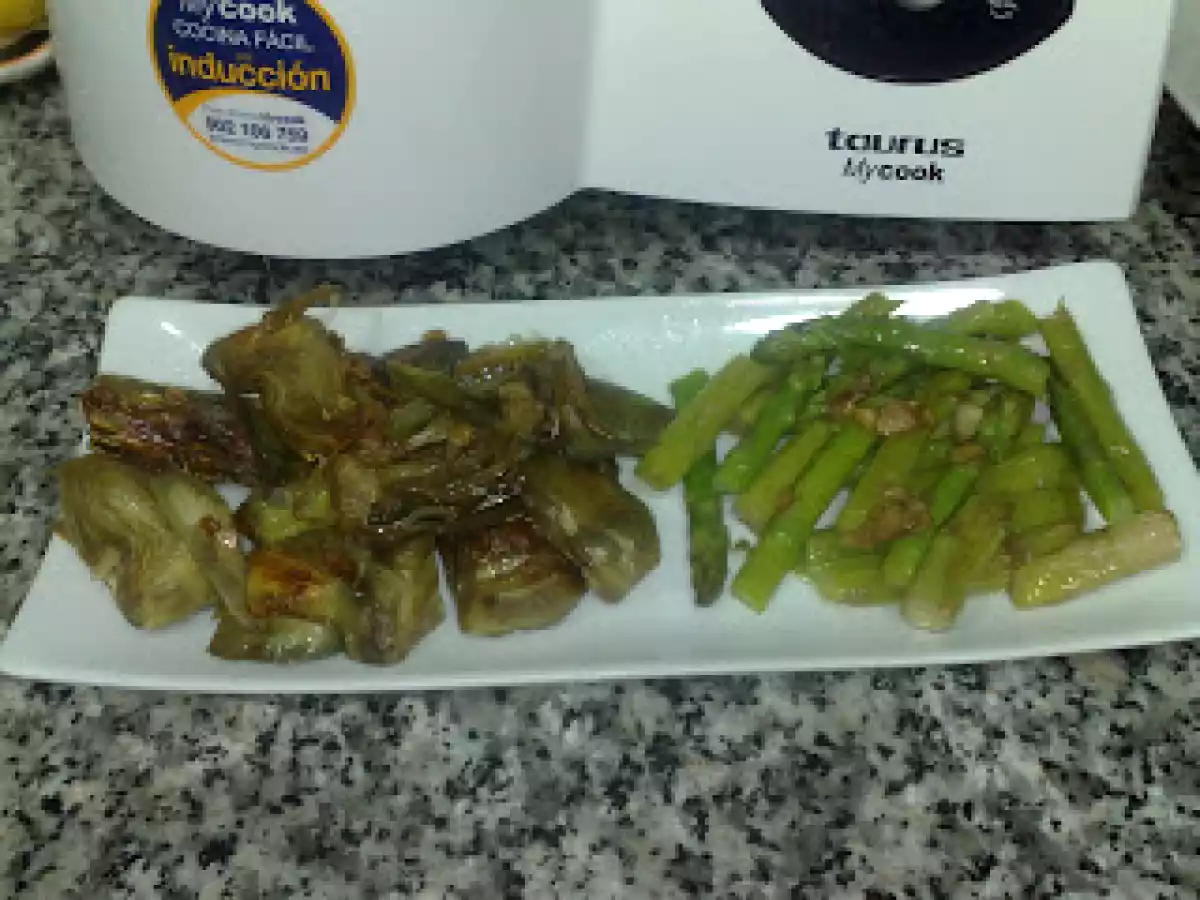 Alcachofas y esparragos trigueros con ajitos